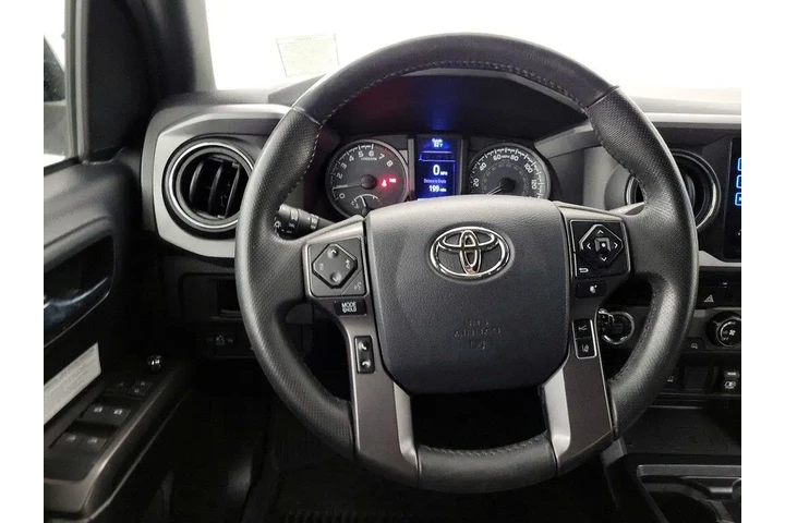 $32998 : Toyota Tacoma 2018 4x4 SR5 V image 10