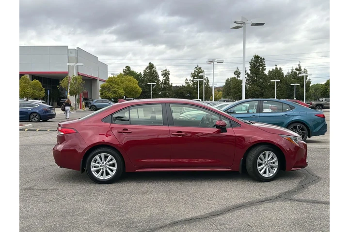 $26602 : Toyota Corolla 2026 LE 4dr S image 3