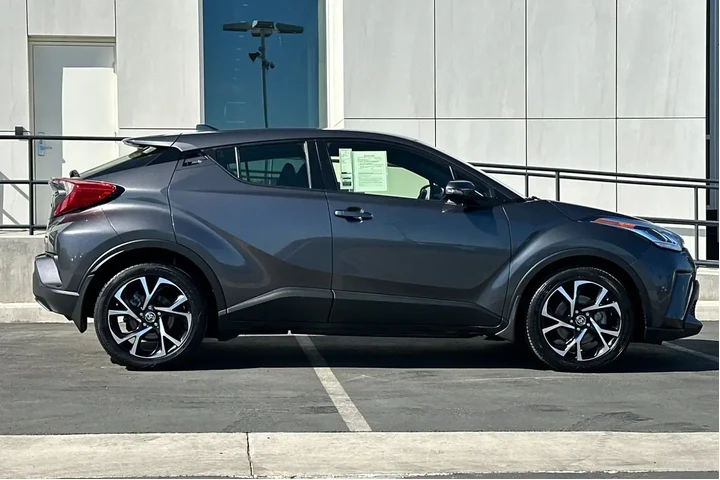 $21900 : Toyota C-HR 2022 XLE 4dr Cro image 2