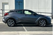 $21900 : Toyota C-HR 2022 XLE 4dr Cro thumbnail