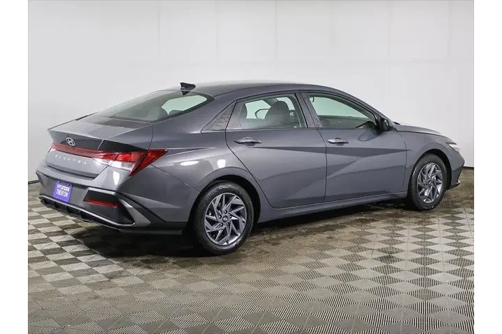 $19690 : Hyundai ELANTRA 2024 SEL 4dr image 9
