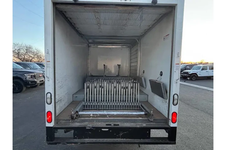 2017 GMC Savana 3500 image 7