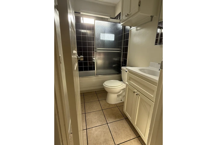 $1250 : L.A. FIGUEROA/ IMPERIAL  APTO image 5