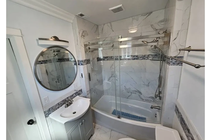 $900 : 2br-1bath Family home image 3