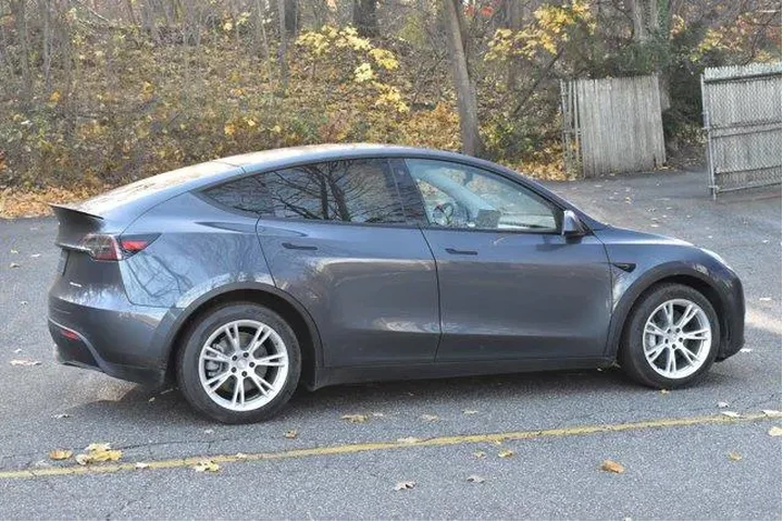 $20995 : Tesla Model Y 2021 AWD Long image 10