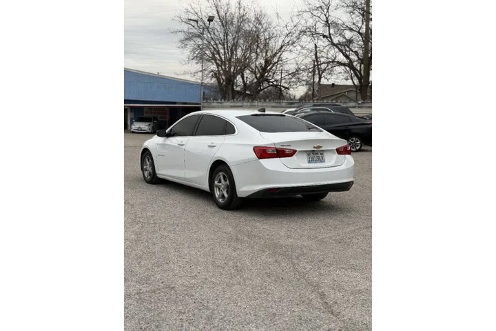 $6999 : 2017 Malibu LS image 9