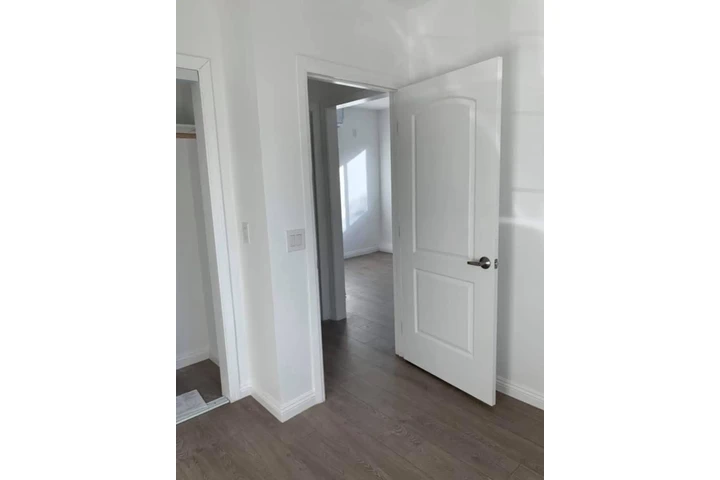 $1800 : Apt de Renta ADU 1 rec 1 bano image 8