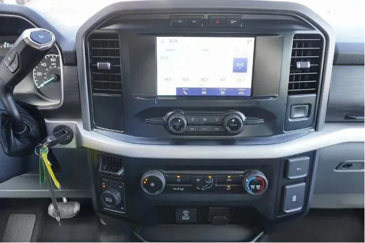 $35988 : Ford F-150 2023 4x4 XLT 4dr image 8