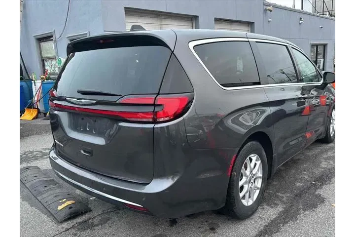 $19995 : Chrysler Pacifica 2023 Touri image 4