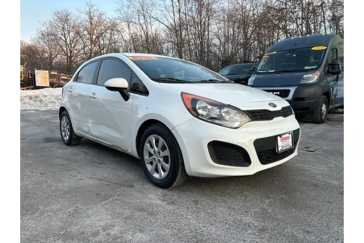 2013 Rio 5-Door LX image 1