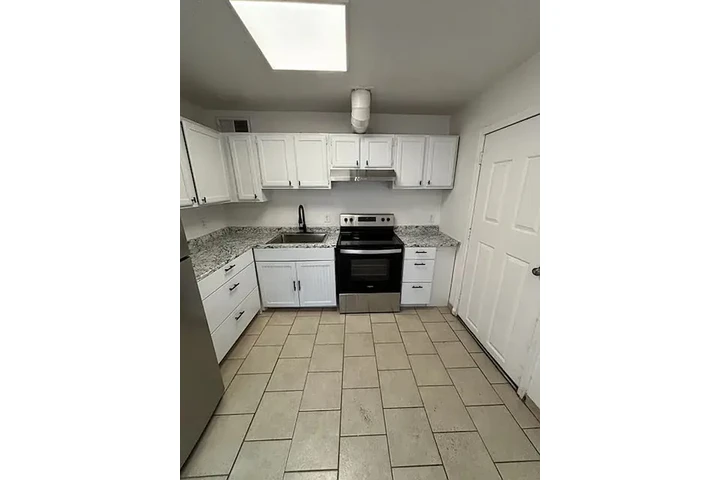 $800 : Beautiful Home...Phoenix, AZ image 5
