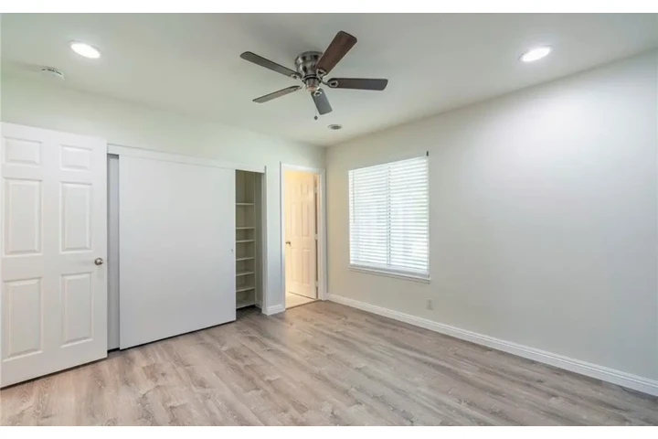 $2500 : 3 Bedroom Home in Los Angeles image 4