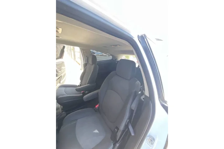 2016 Traverse LT image 9