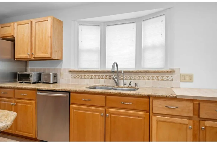 $2450 : 3 Bedroom House in Inglewood image 4
