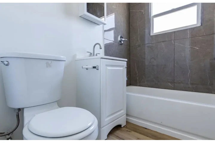 $1555 : Spacious 1 bed 1 bath in LA image 8