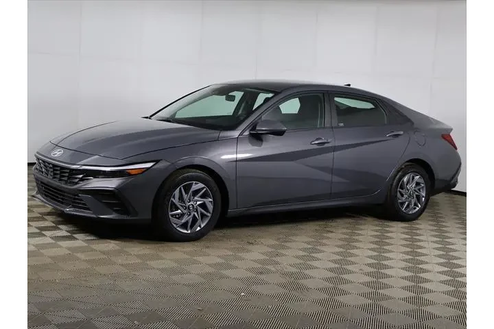 $19199 : Hyundai ELANTRA Hybrid 2025 image 7