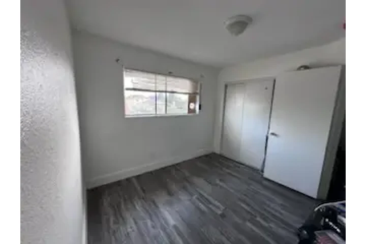 $850 : Se renta cuarto image 3