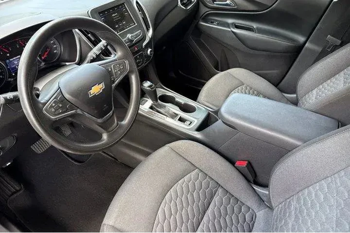 $10183 : Chevrolet Equinox 2019 4x4 L image 5