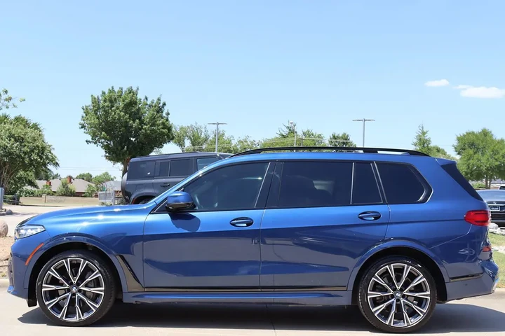 $38511 : 2019 X7 xDrive50i image 9