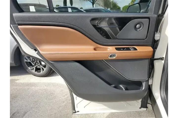 $37990 : Lincoln Aviator 2022 Reserve image 10
