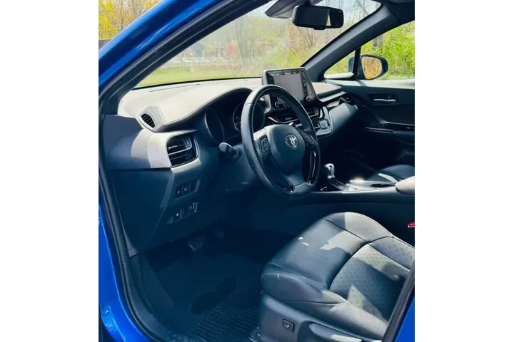$20500 : 2019 C-HR XLE image 6