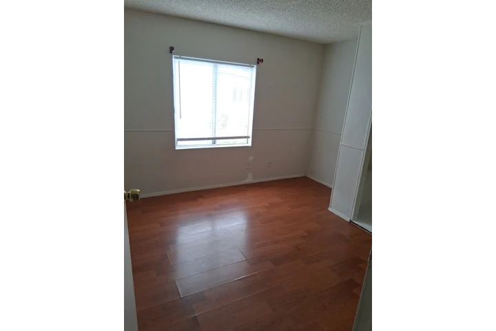 $900 : Se recámara ambiente familiar image 2