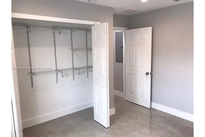$900 : Casa en el corazón de Miami! image 2