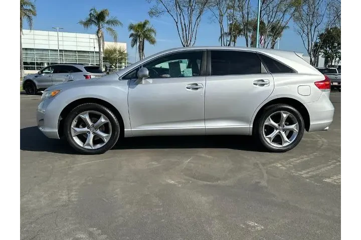 $12990 : Toyota Venza 2012 FWD LE V6 image 7