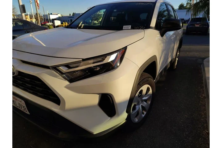 $30148 : Toyota RAV4 2025 LE 4dr SUV image 1