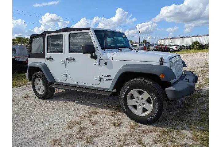 $21884 : Jeep Wrangler JK Unlimited 2 image 2