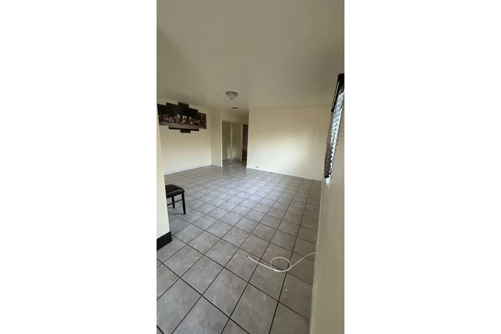 $1900 : 1 Bd en Compton y central image 5