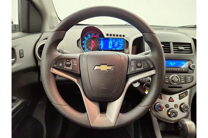 $11998 : Chevrolet Sonic 2015 LT Auto image 10