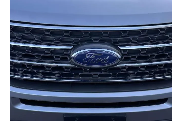 $33990 : Ford Explorer 2023 AWD XLT 4 image 6