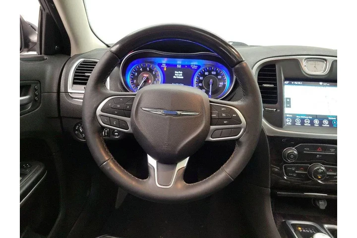 $19998 : Chrysler 300 2019 Limited 4d image 10