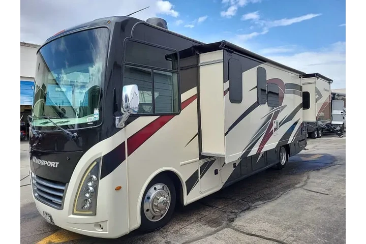 $114999 : 2023 Thor Motor Coach Windspo image 2