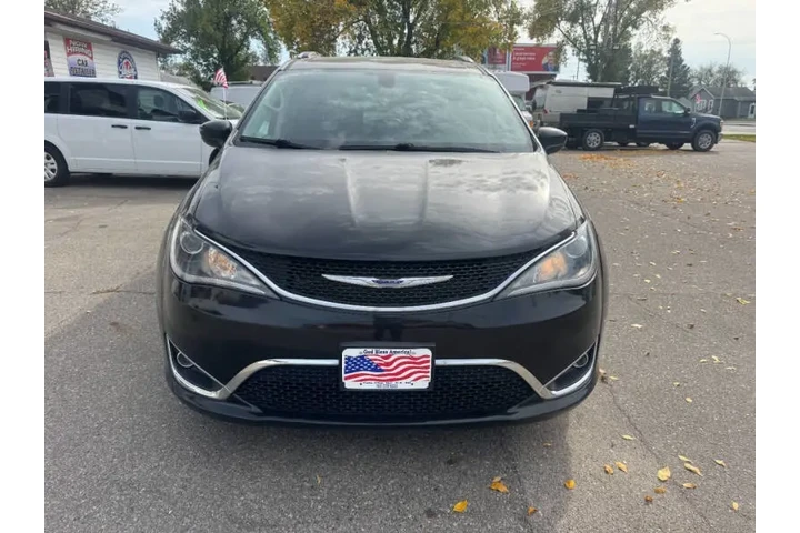 $9990 : 2019 Pacifica Touring L image 4