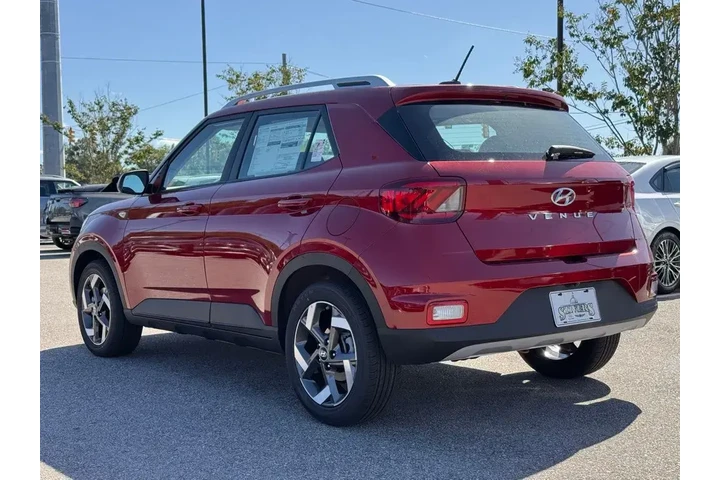 $24800 : Hyundai VENUE 2026 SEL 4dr C image 8
