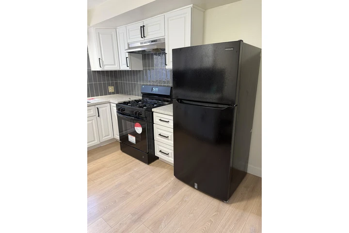 $2990 : 3-BEDROOM APARTMENT FOR RENT image 9