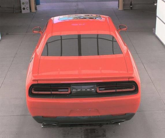 2017 Challenger SXT image 5