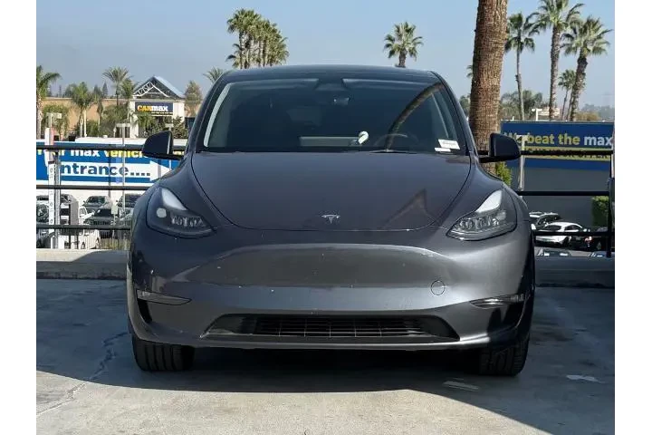 $27888 : Tesla Model Y 2023 AWD 4dr C image 2