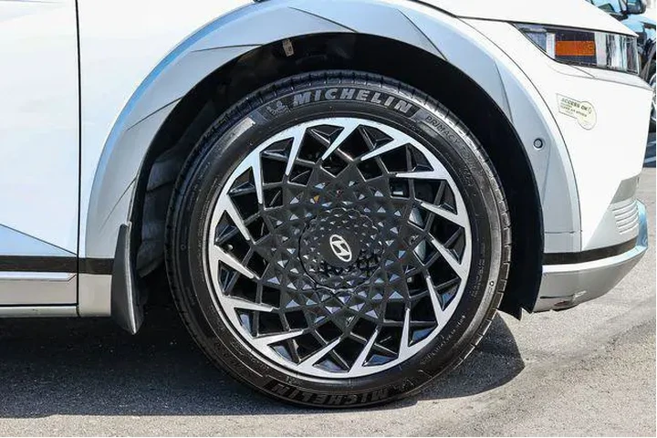 $28998 : Hyundai IONIQ 5 2023 AWD Lim image 9