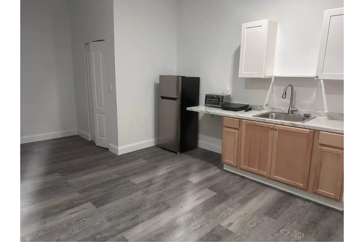 $1225 : RENTO ESTUDIO: HOMESTEAD,FL image 5