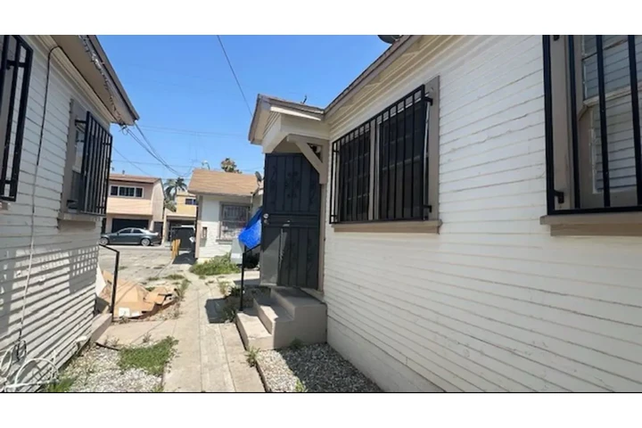 $1000 : Beautiful House image 6