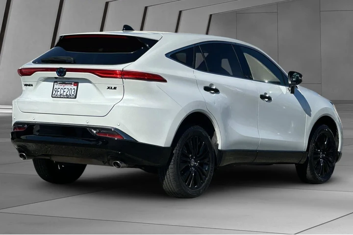 $27900 : Toyota Venza 2023 AWD LE 4dr image 4