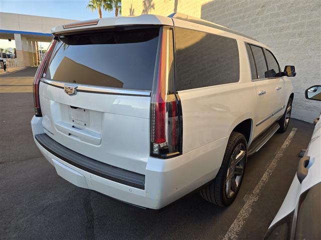 $45336 : Pre-Owned 2020 Escalade ESV L image 4