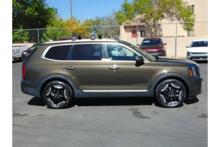 $38257 : Kia Telluride 2025 AWD S 4dr image 3