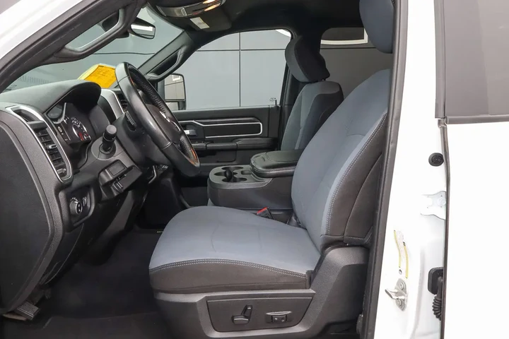 $47488 : 2024 2500 Big Horn 4x4 Crew C image 7