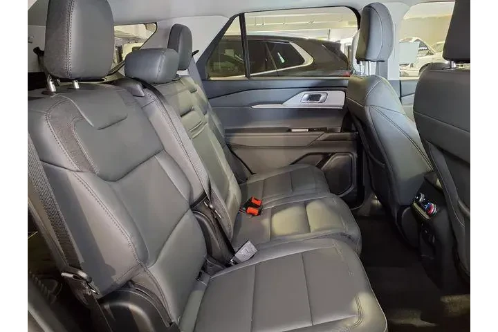 $39368 : Ford Explorer 2026 Active 4d image 3