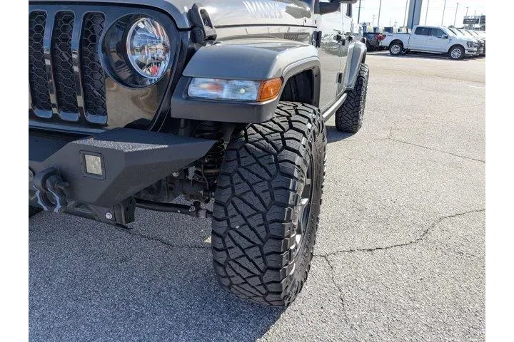 $29995 : Jeep Gladiator 2021 4x4 Spor image 9
