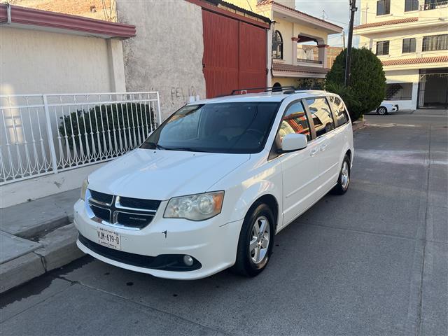 Dodge grand caravan image 1